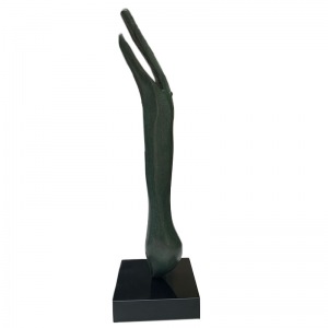 "Bird", une sculpture de bronze