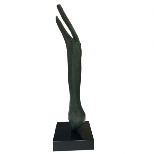 "Bird", une sculpture de bronze