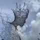 Des têtes aériennes de l'artiste contemporain remy samuz