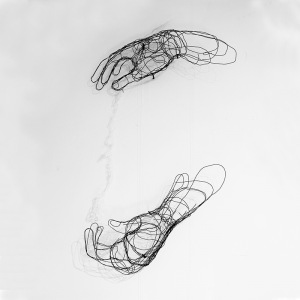 Mains entremêlées